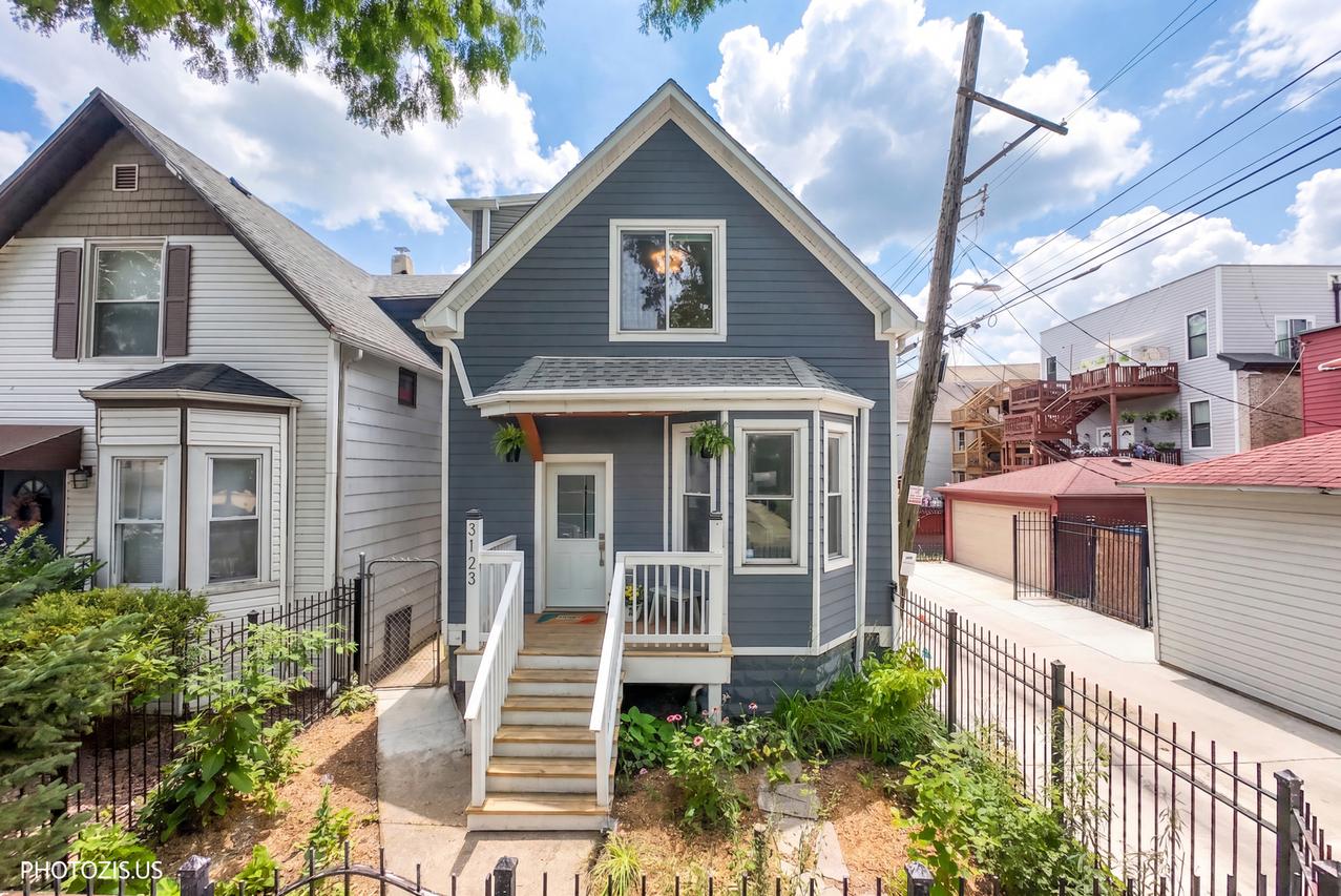 3123 W Cortland St., Chicago, IL 60647