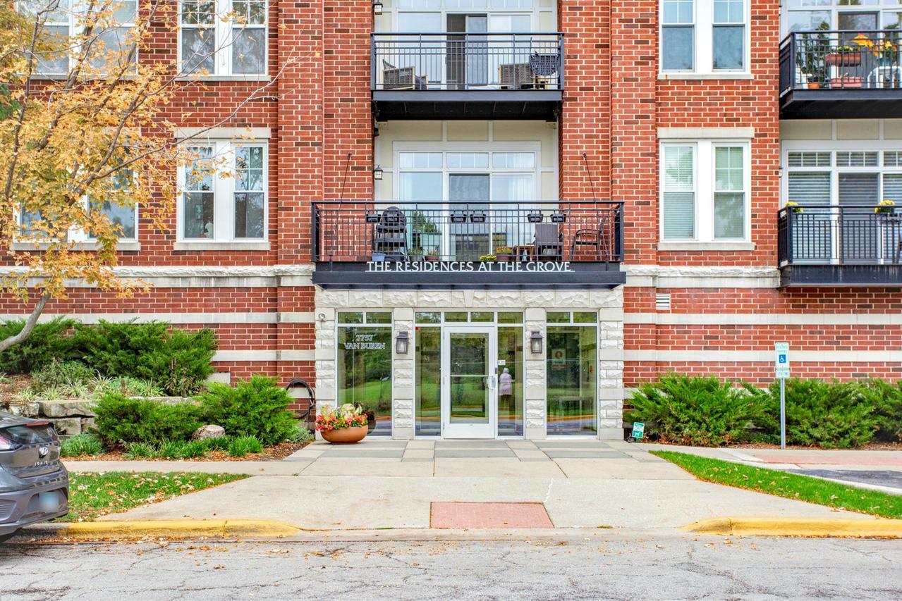 7757 Van Buren St. #511, Forest Park, IL 60130