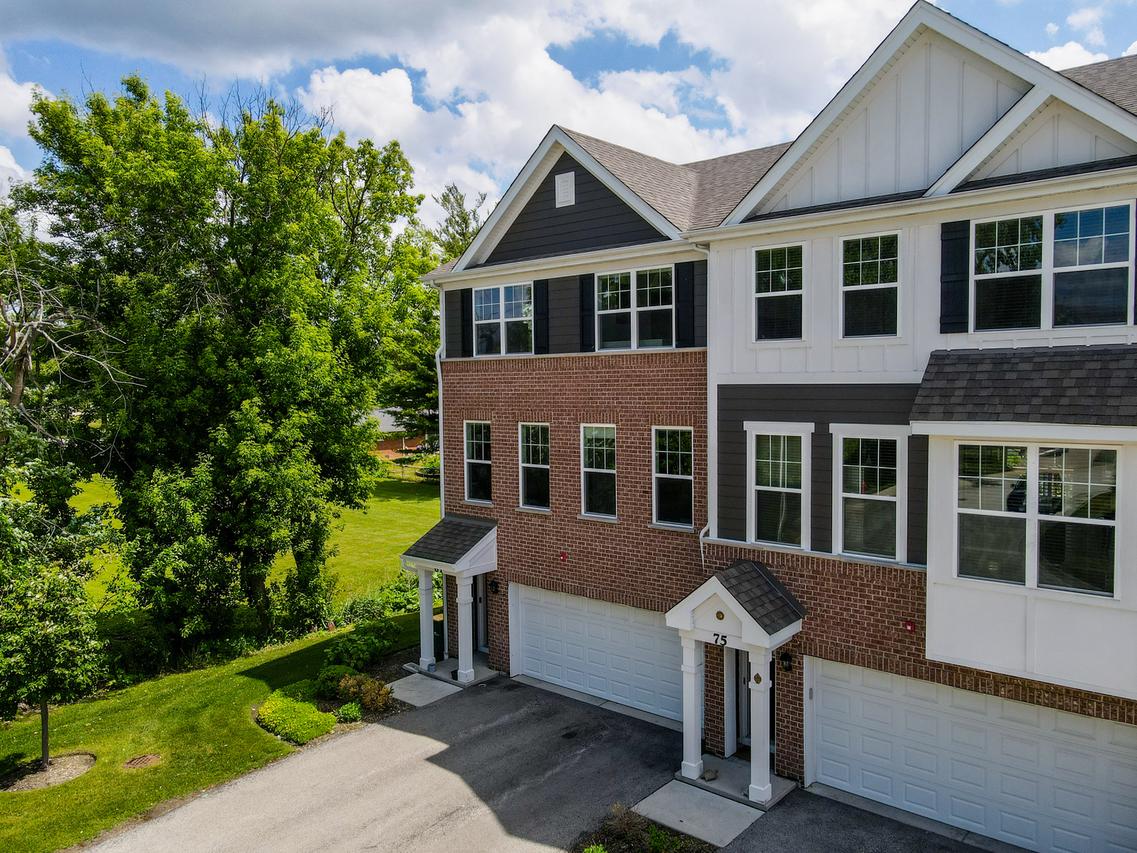 81 Timber Wolf Dr., Wheeling, IL 60090