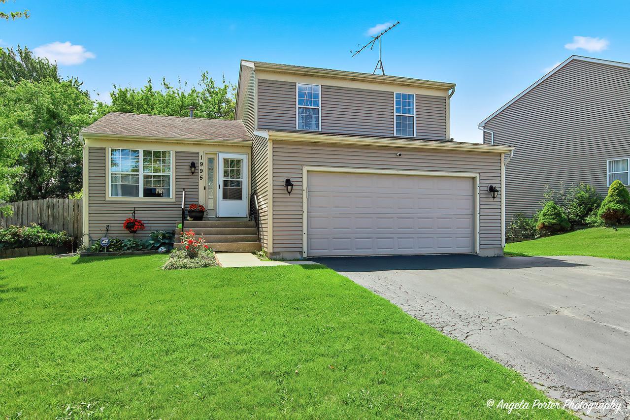 1995 N Nicole Ln., Round Lake Beach, IL 60073