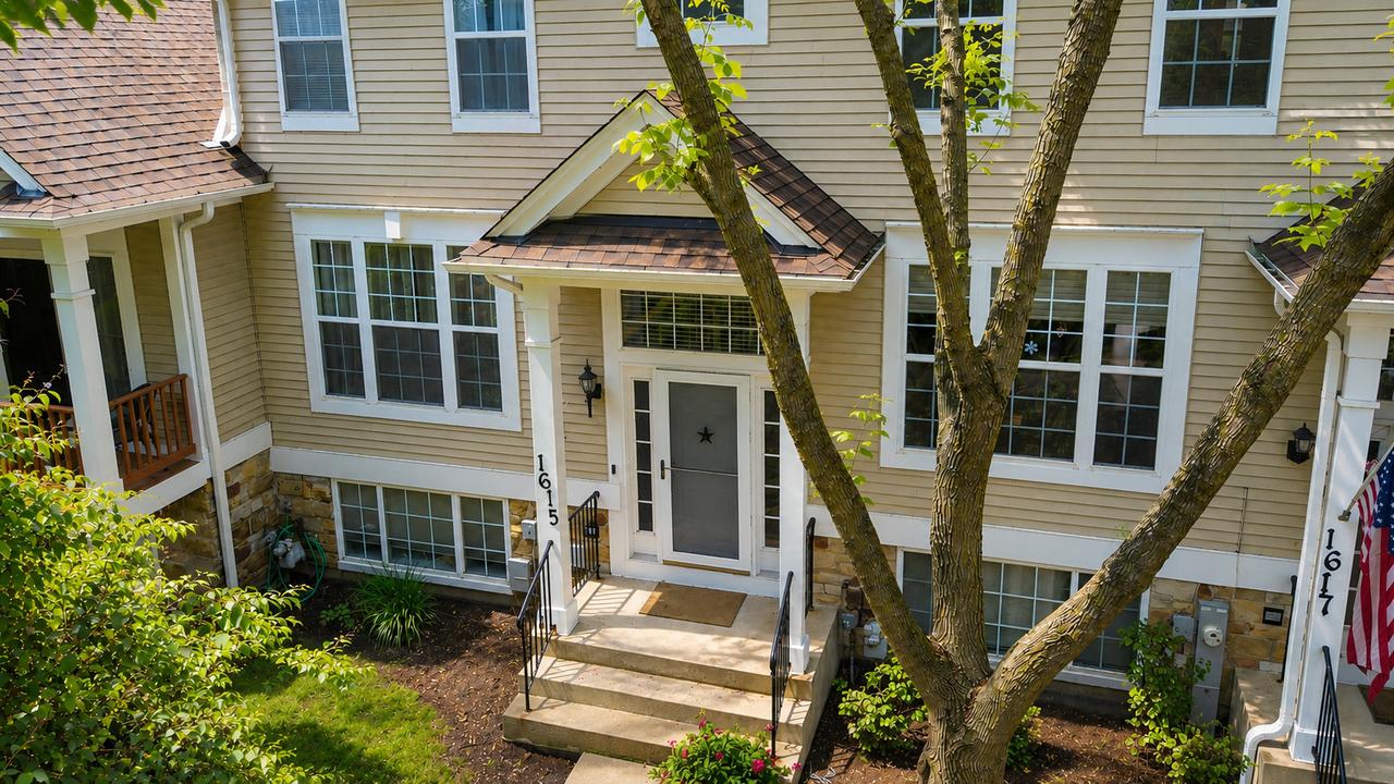 1615 Fox Run Dr., Arlington Heights, IL 60004