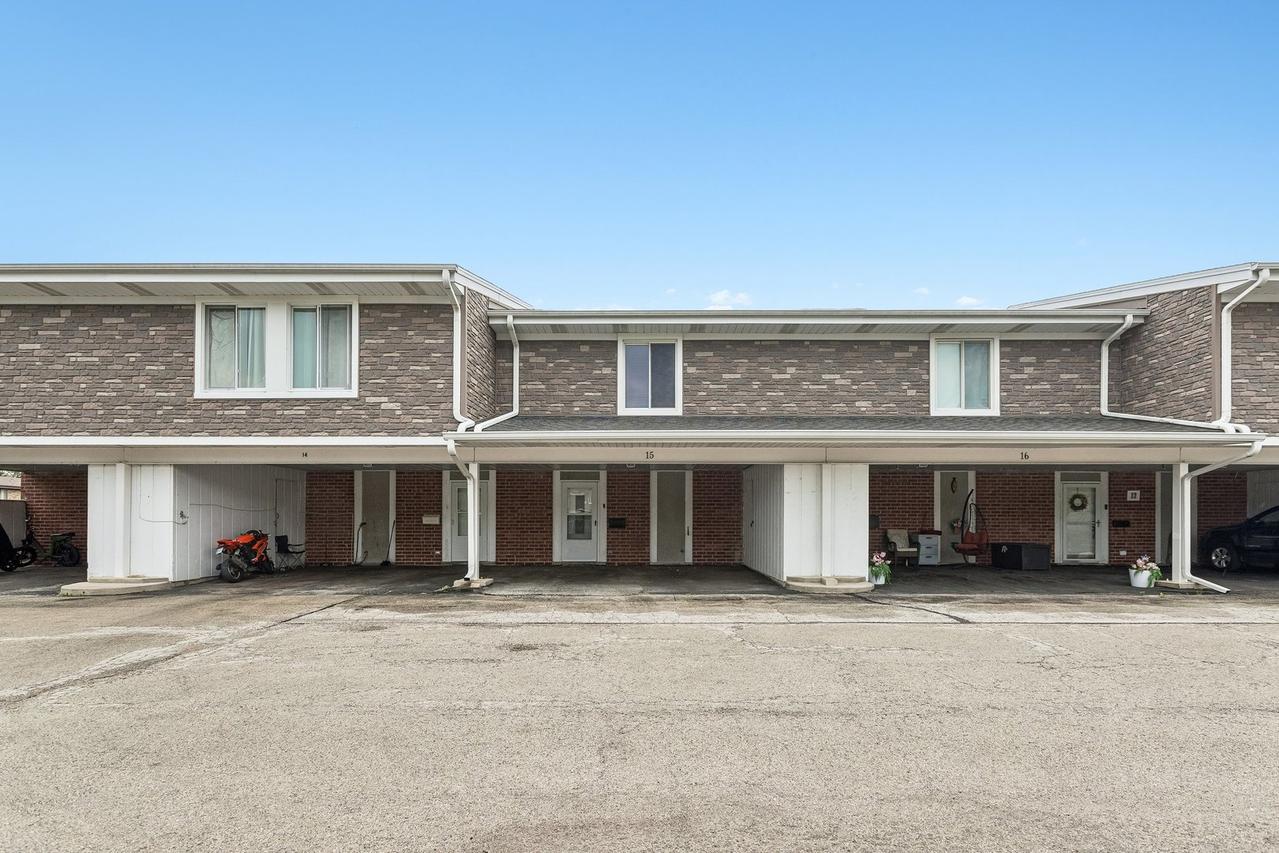 15 Cour Deauville, Palos Hills, IL 60465