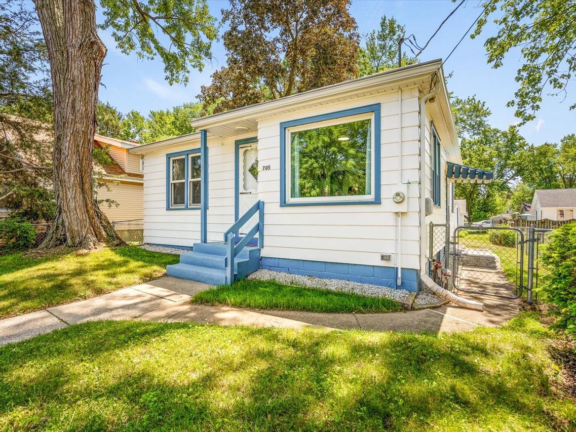 705 Lawn Dr., Loves Park, IL 61111