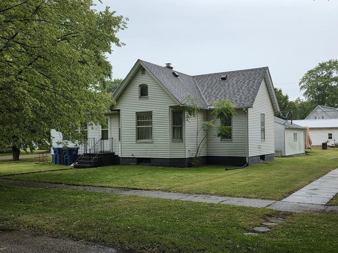 102 N Central Ave., Ladd, IL 61329