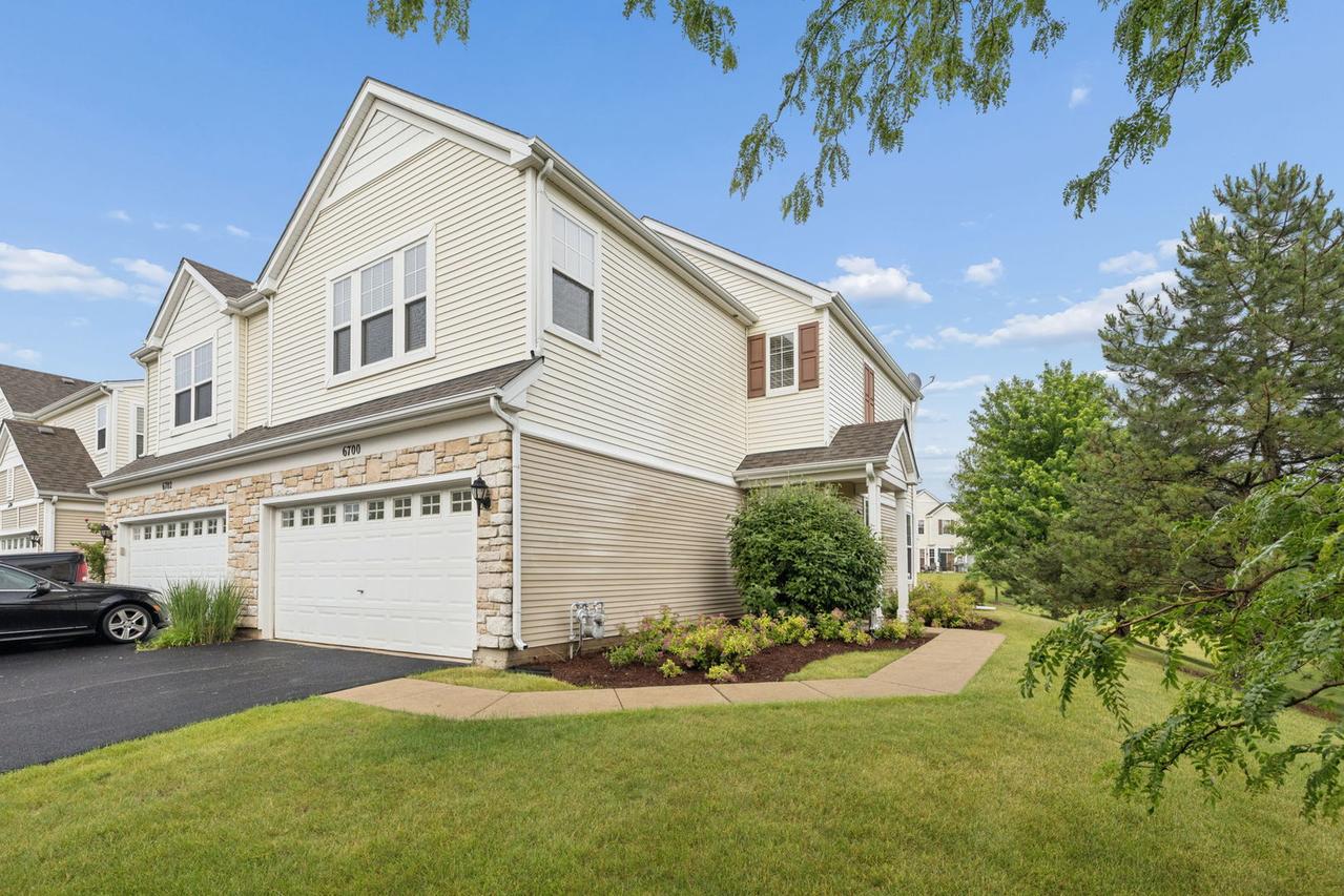 6700 Slate Dr., Carpentersville, IL 60110