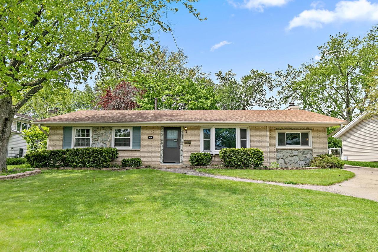 616 Grace Ln., Schaumburg, IL 60193