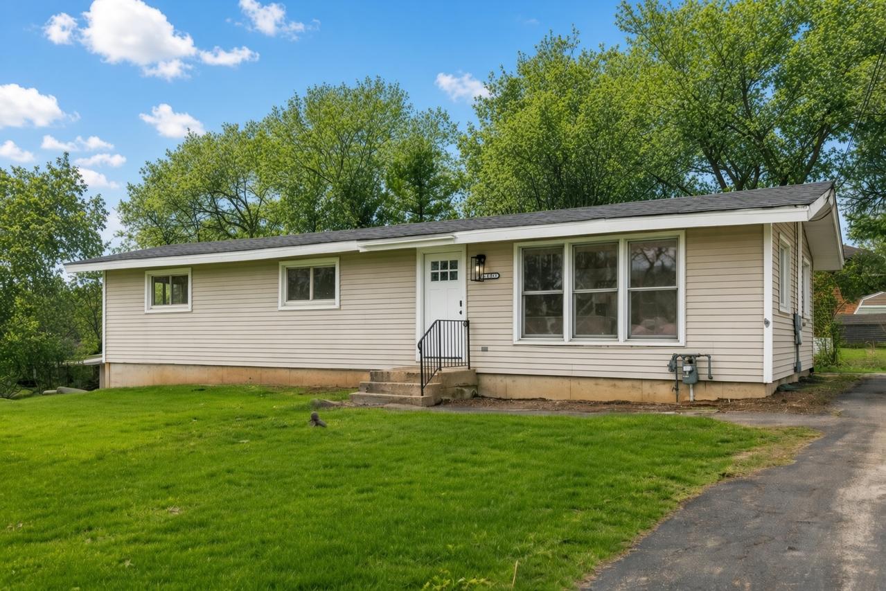 6305 Robert Rd., Cary, IL 60013