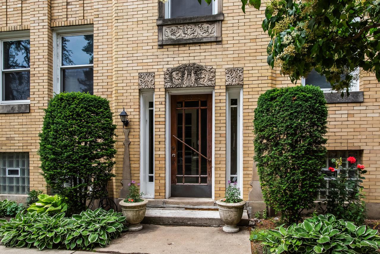 6140 N Hamilton Ave. #1S, Chicago, IL 60659