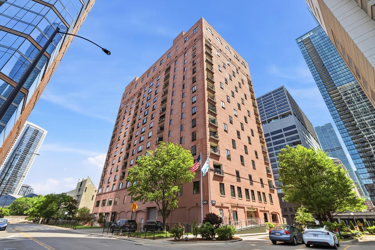 345 N Canal St. #1204, Chicago, IL 60606