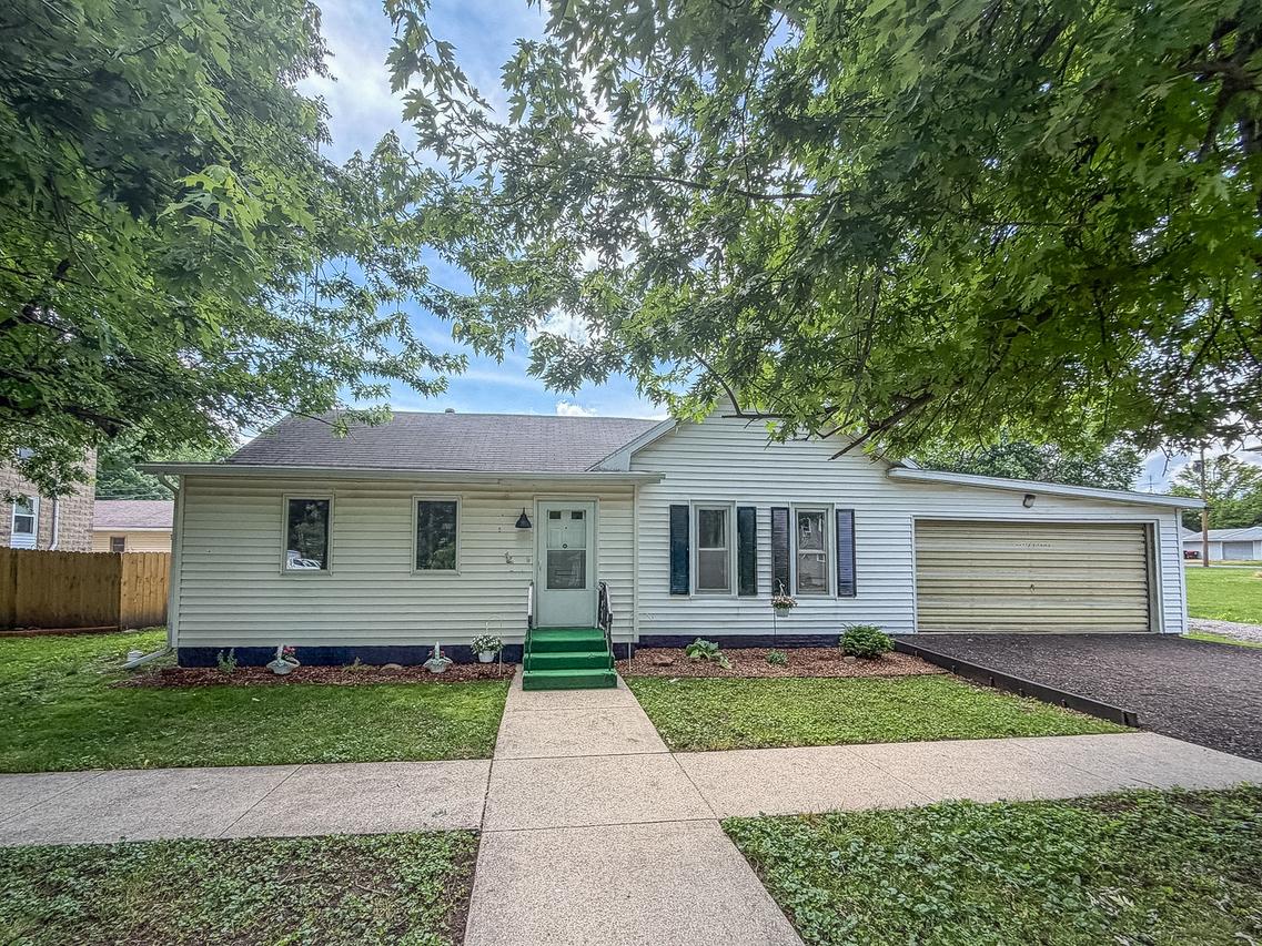 305 N William St., Farmer City, IL 61842