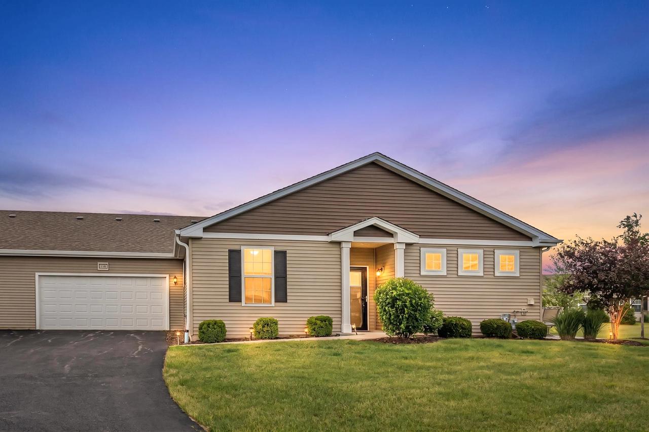 1116 Crestview Ln., Pingree Grove, IL 60140