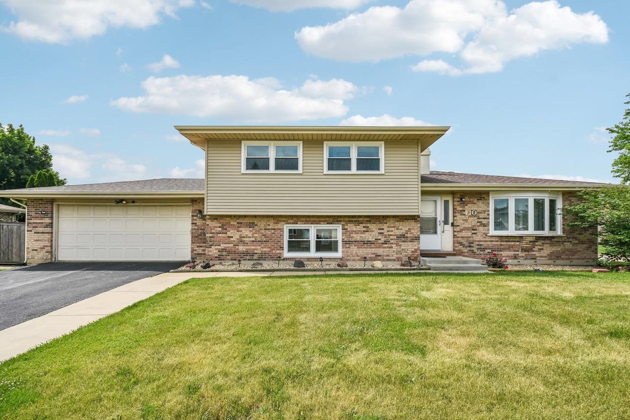 410 Flint Tr., Carol Stream, IL 60188