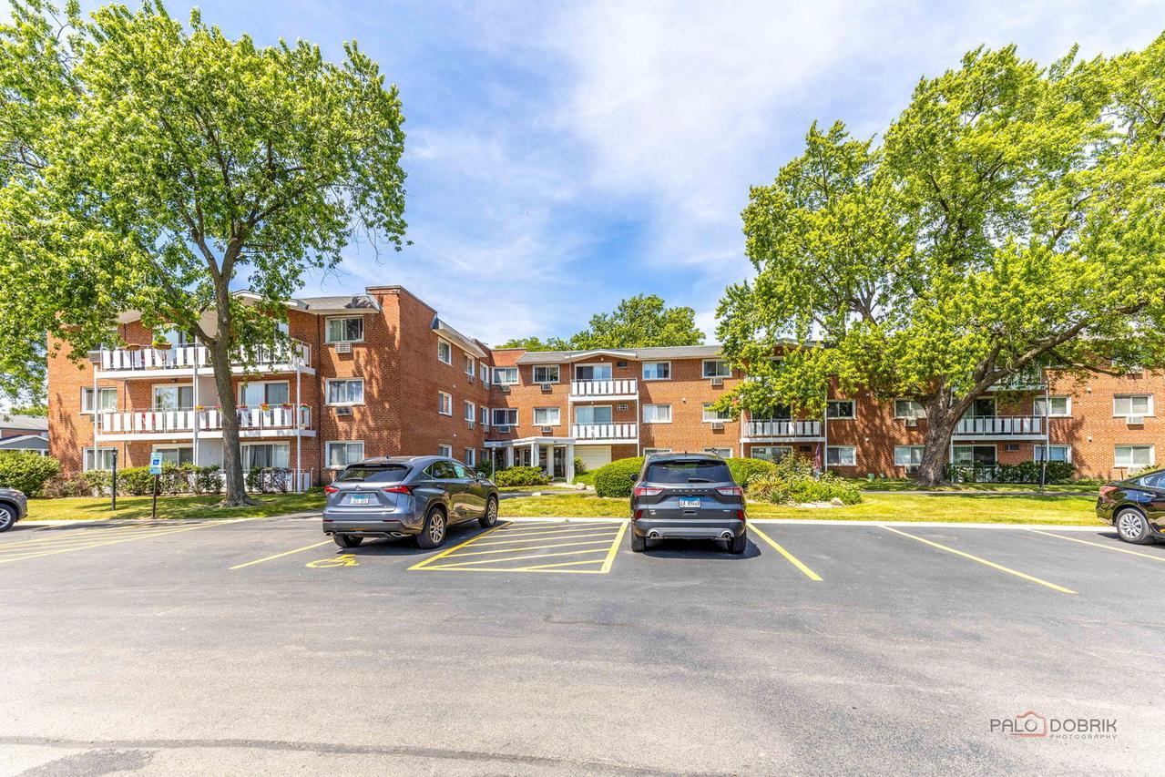 25 E Palatine Rd. #309, Arlington Heights, IL 60004