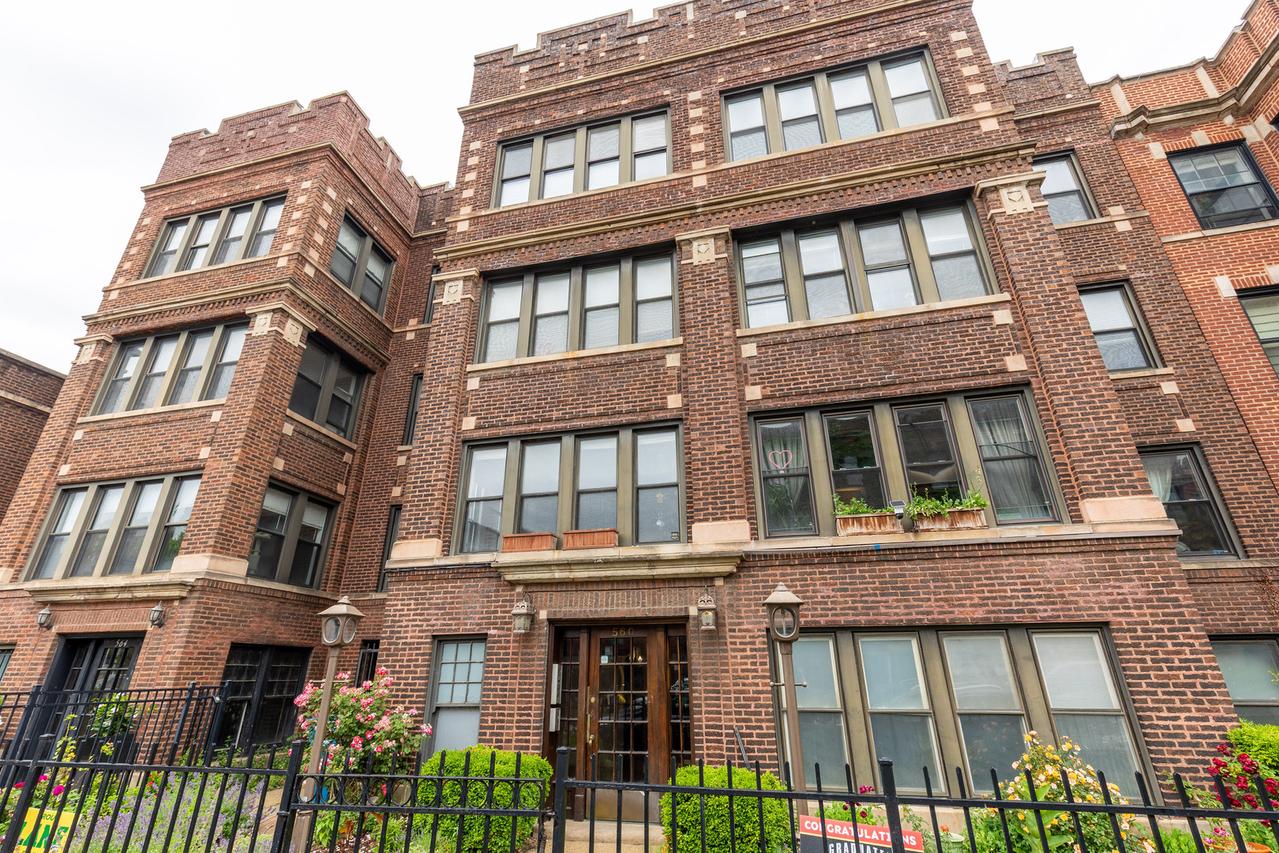 560 W Roscoe St. #3E, Chicago, IL 60657