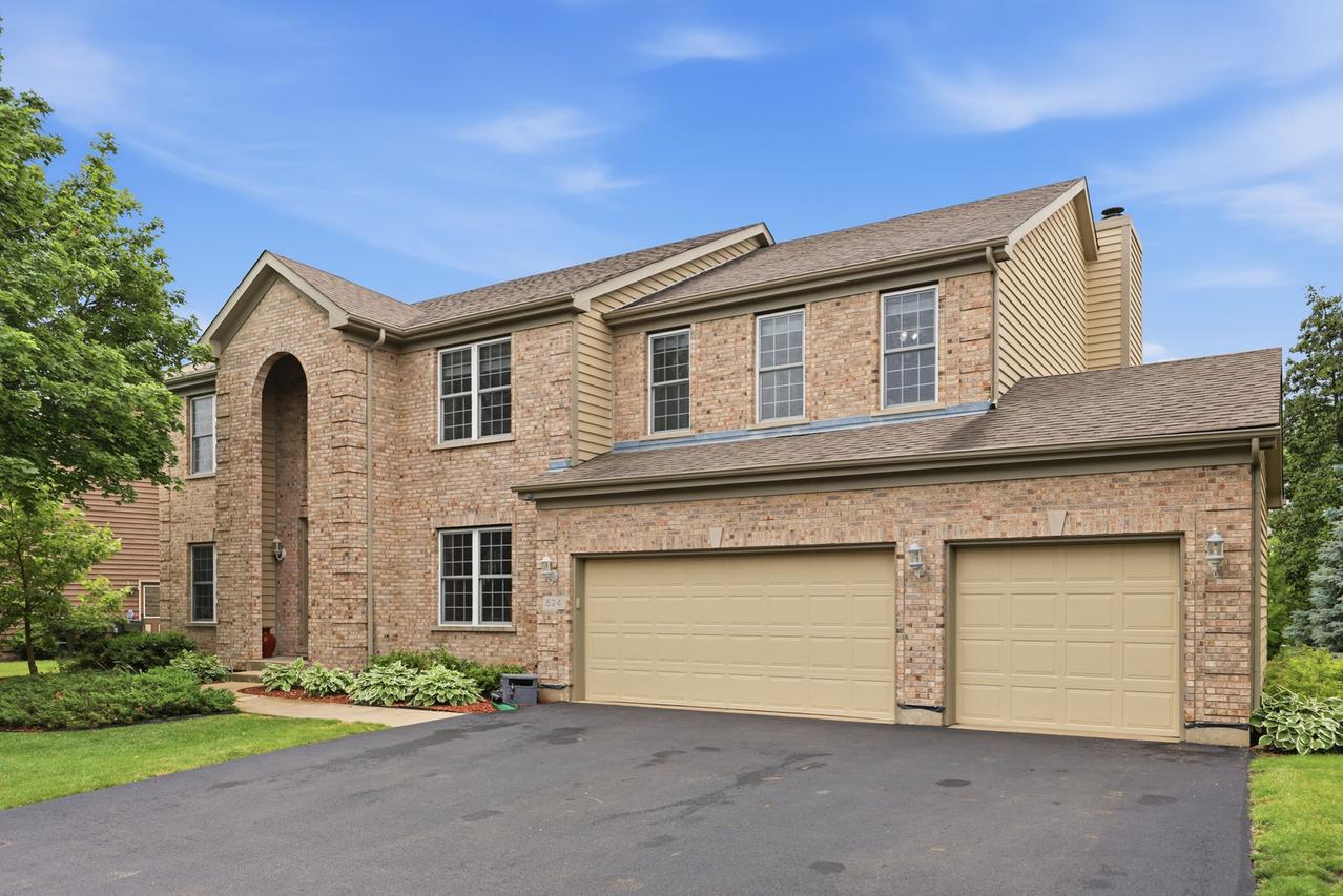 524 Camargo Club Dr., Lake In The Hills, IL 60156
