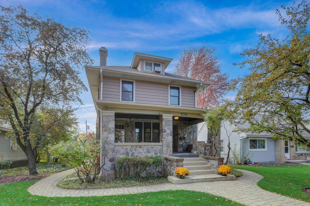 835 N Ellsworth St., Naperville, IL 60563