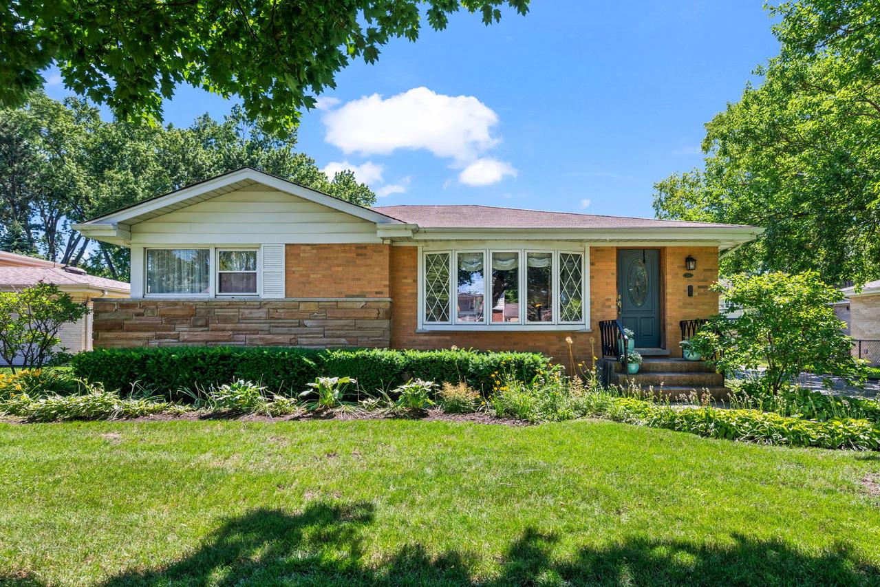 705 N Drury Ln., Arlington Heights, IL 60004