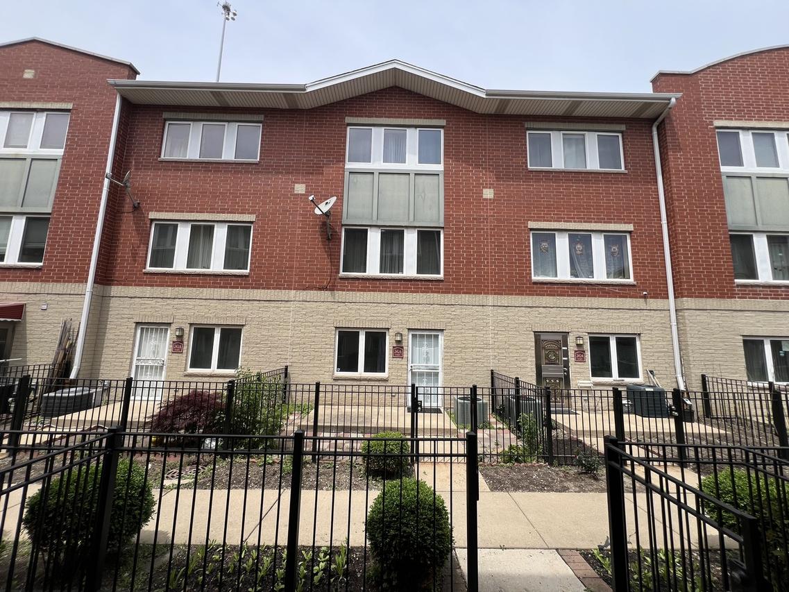 2426 W 32nd Pl., Chicago, IL 60608
