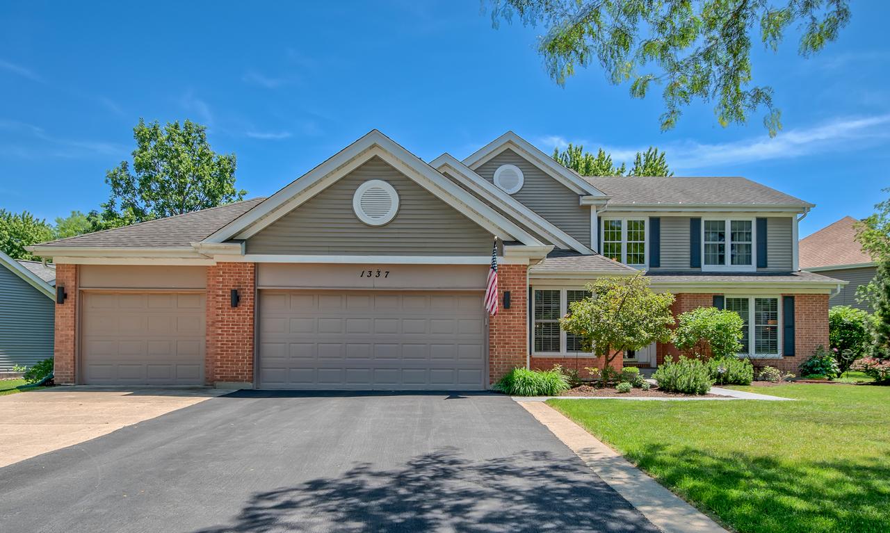 1337 Saddlebrook Rd., Bartlett, IL 60103