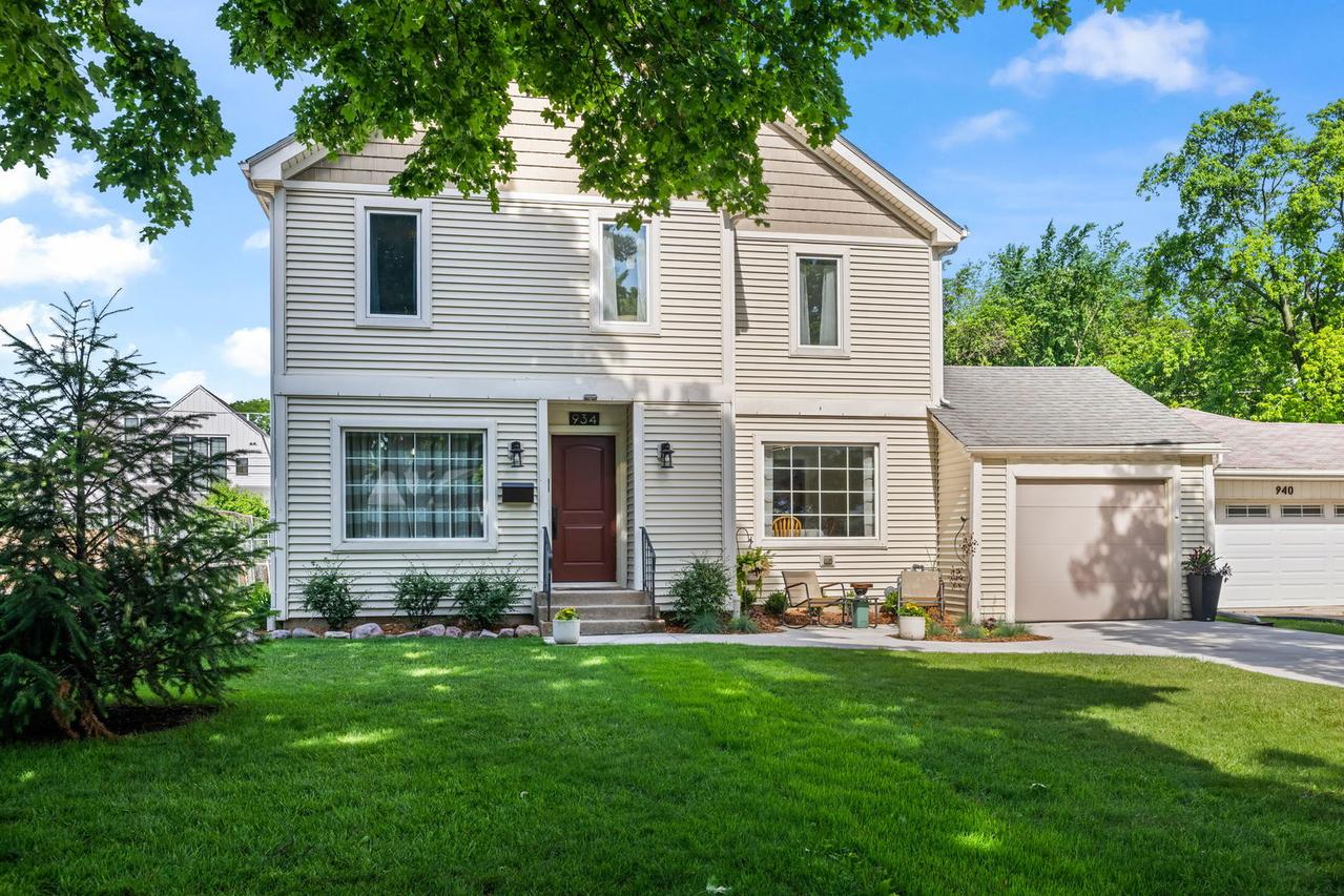 934 N Vail Ave., Arlington Heights, IL 60004