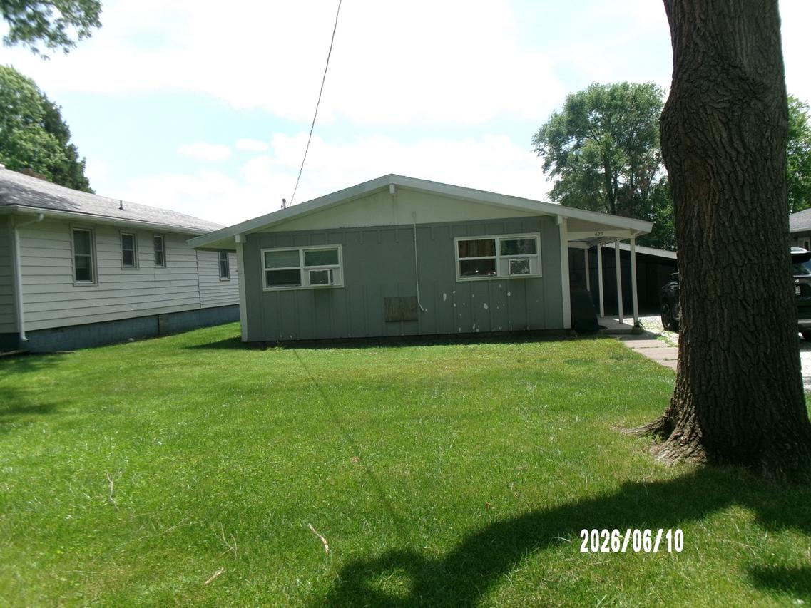 423 W Chestnut St., Hoopeston, IL 60942
