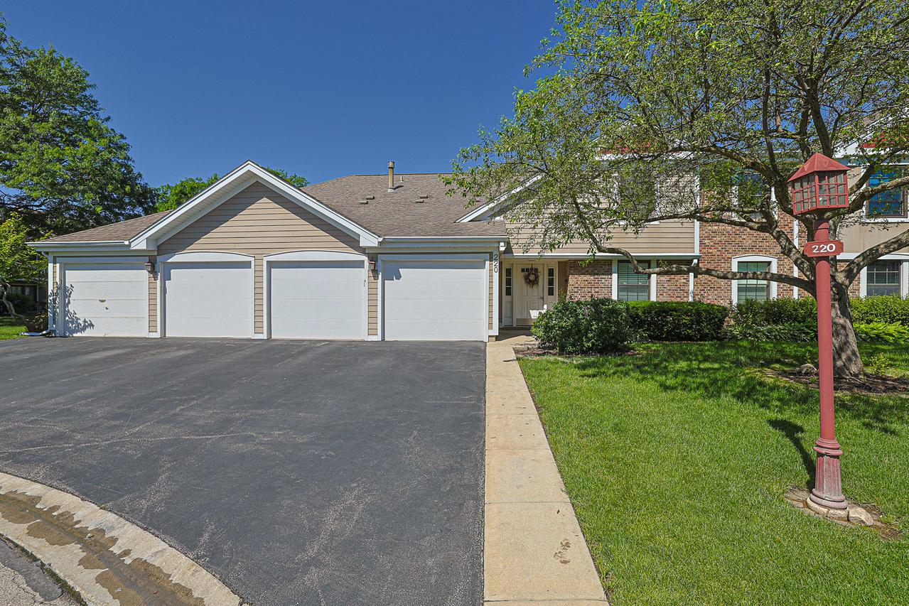 220 Oak Knoll Ct. #B2, Schaumburg, IL 60193