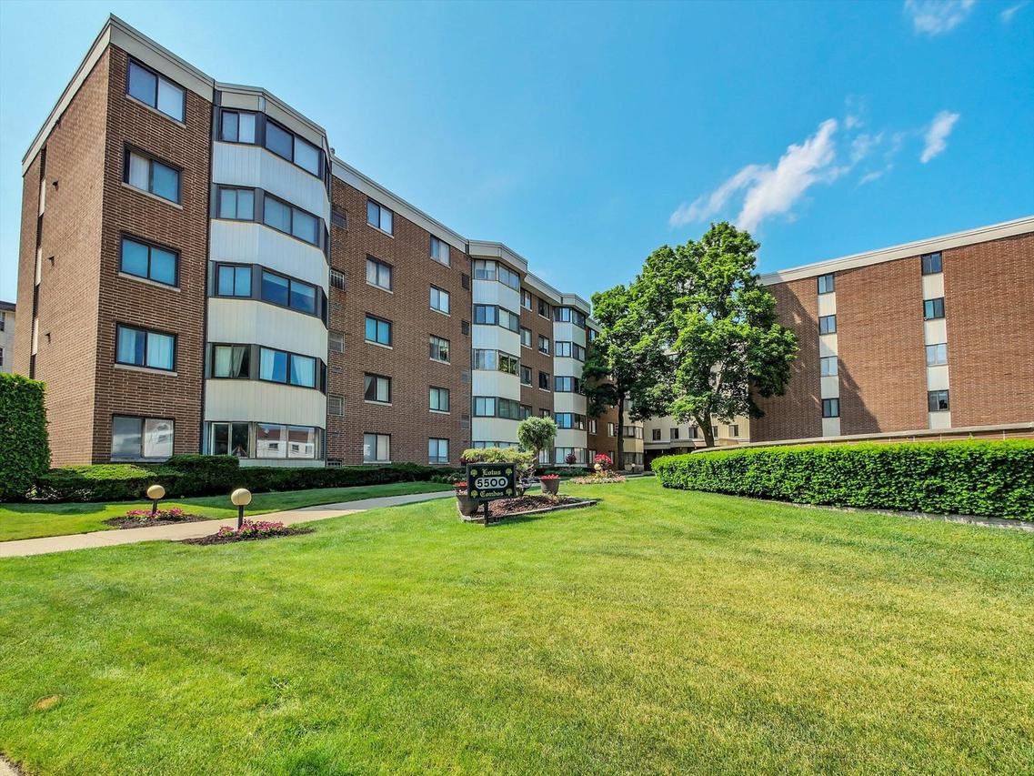 5500 Lincoln Ave. #414E, Morton Grove, IL 60053