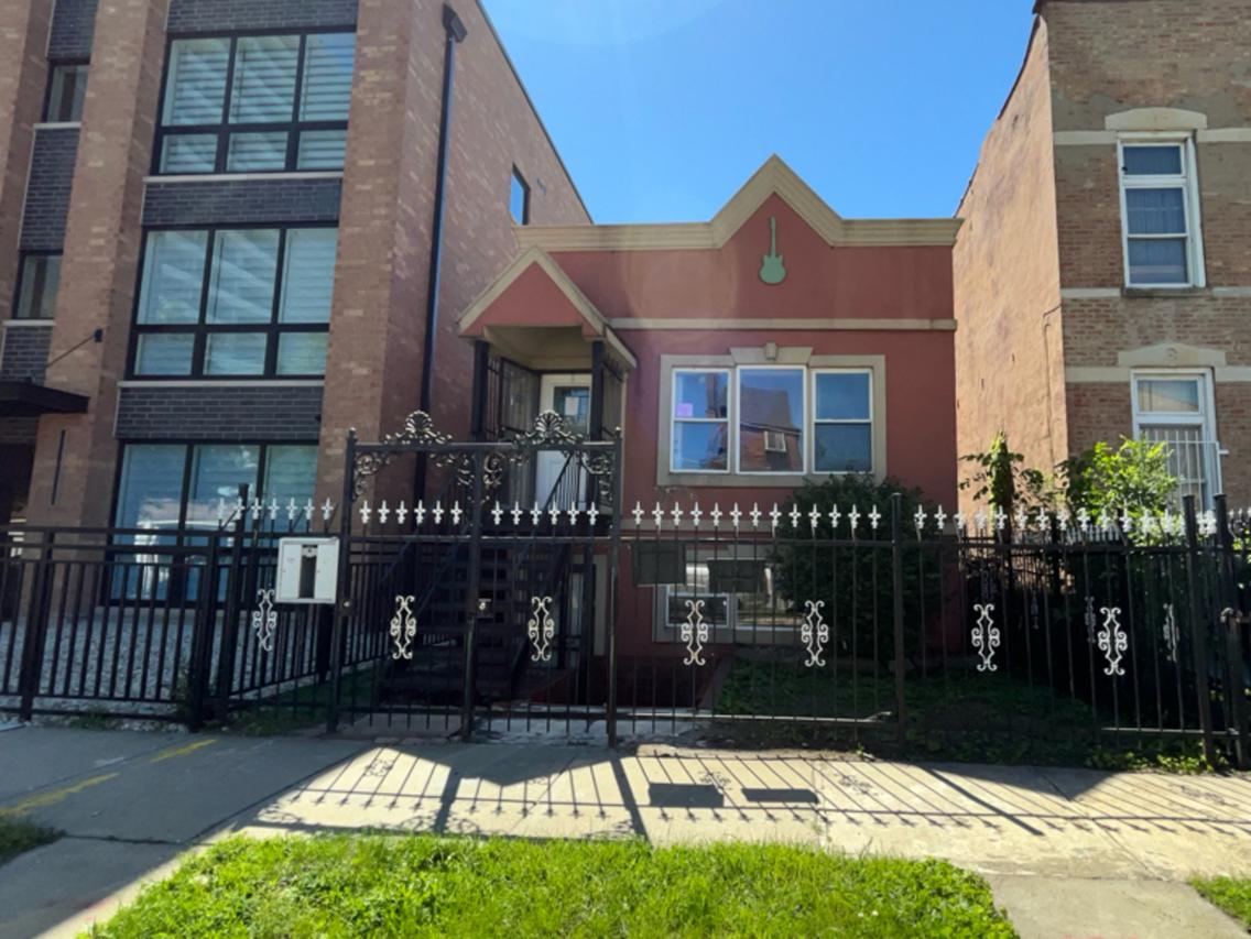 3736 S Calumet Ave., Chicago, IL 60653