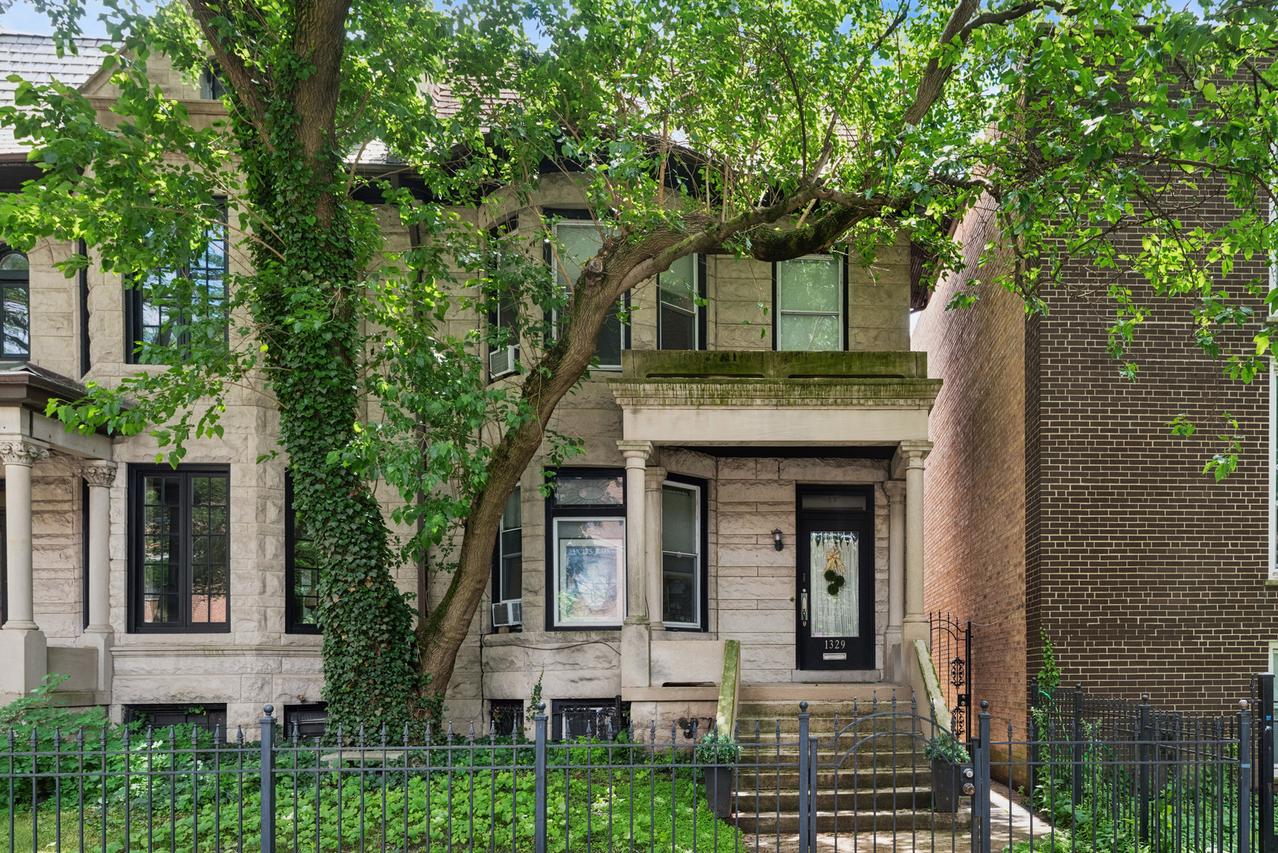 1329 W Pratt Blvd., Chicago, IL 60626
