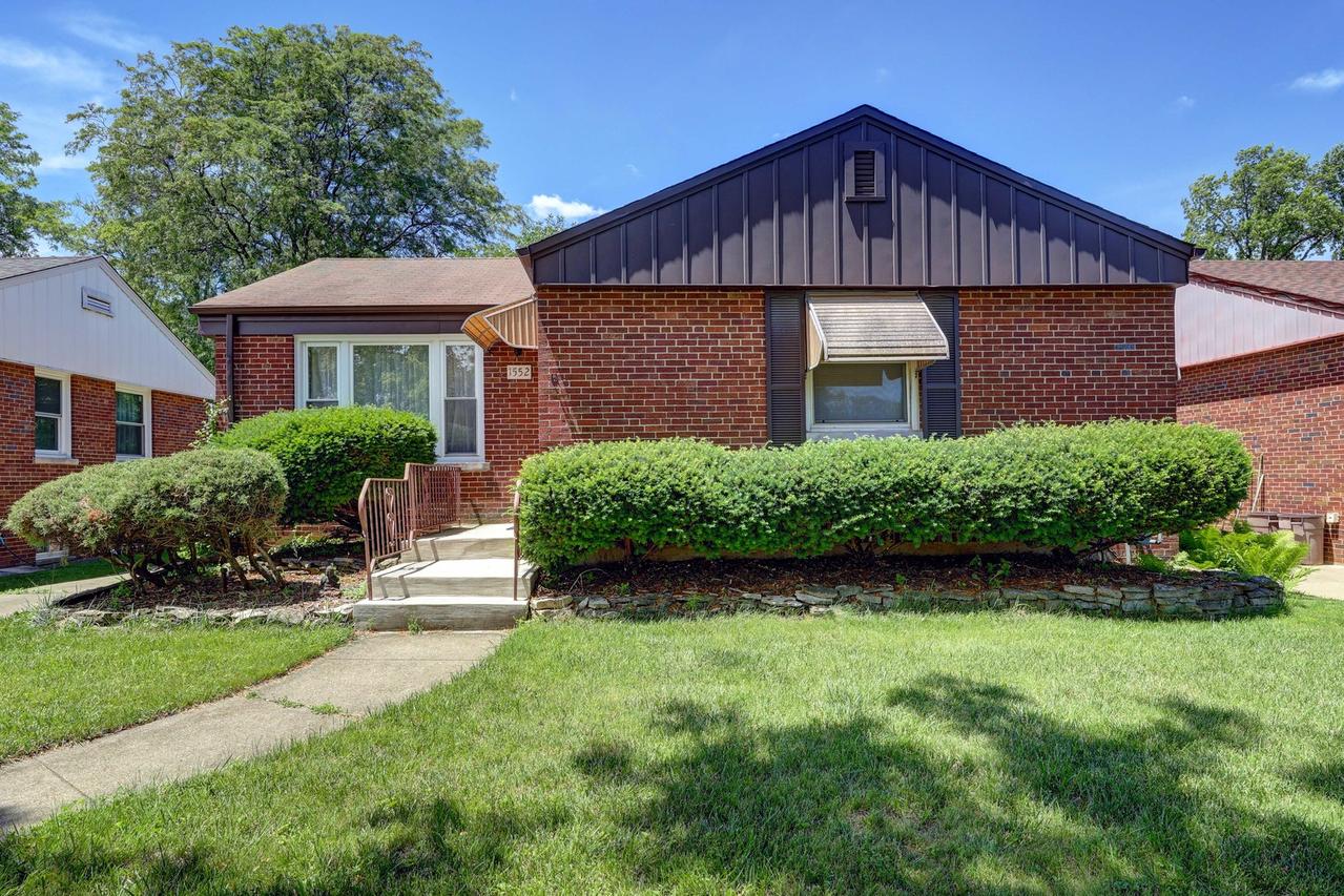1552 Manchester Ave., Westchester, IL 60154