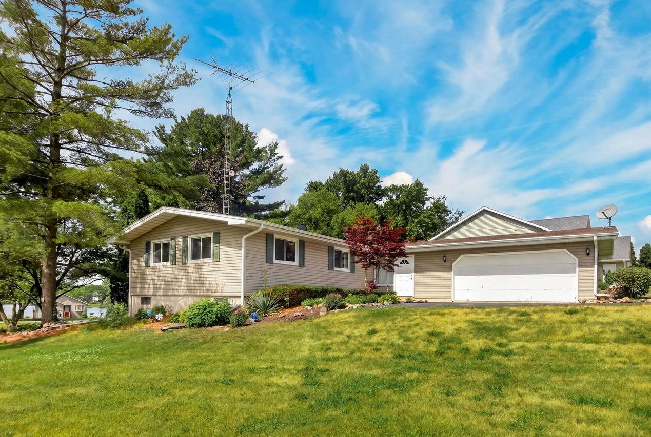 132 Valhalla Dr., Poplar Grove, IL 61065