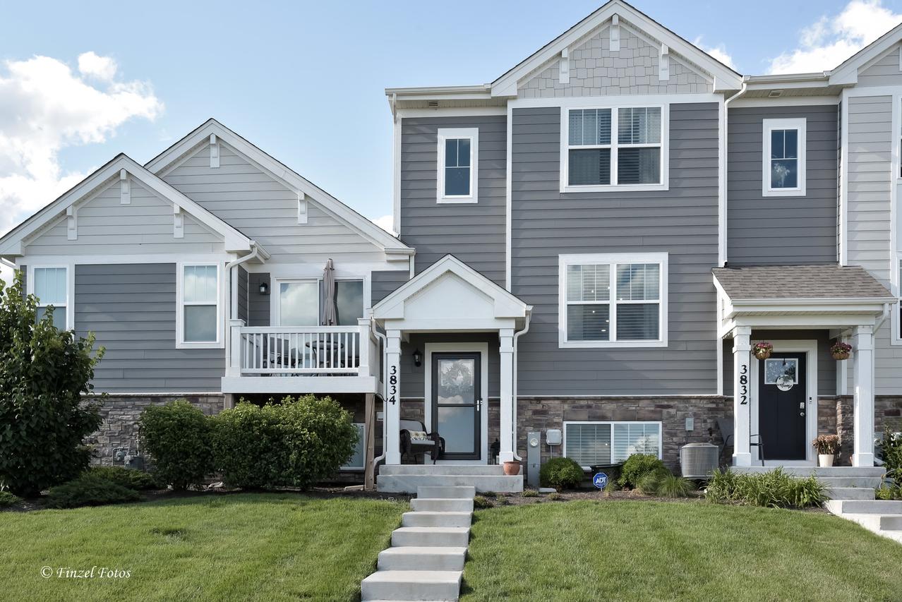 3834 Gansett Pkwy., Elgin, IL 60124
