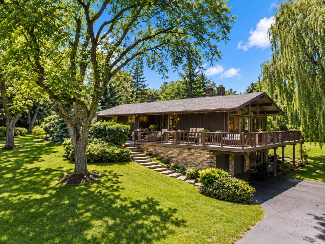 2272 N Circle Dr., Palatine, IL 60067