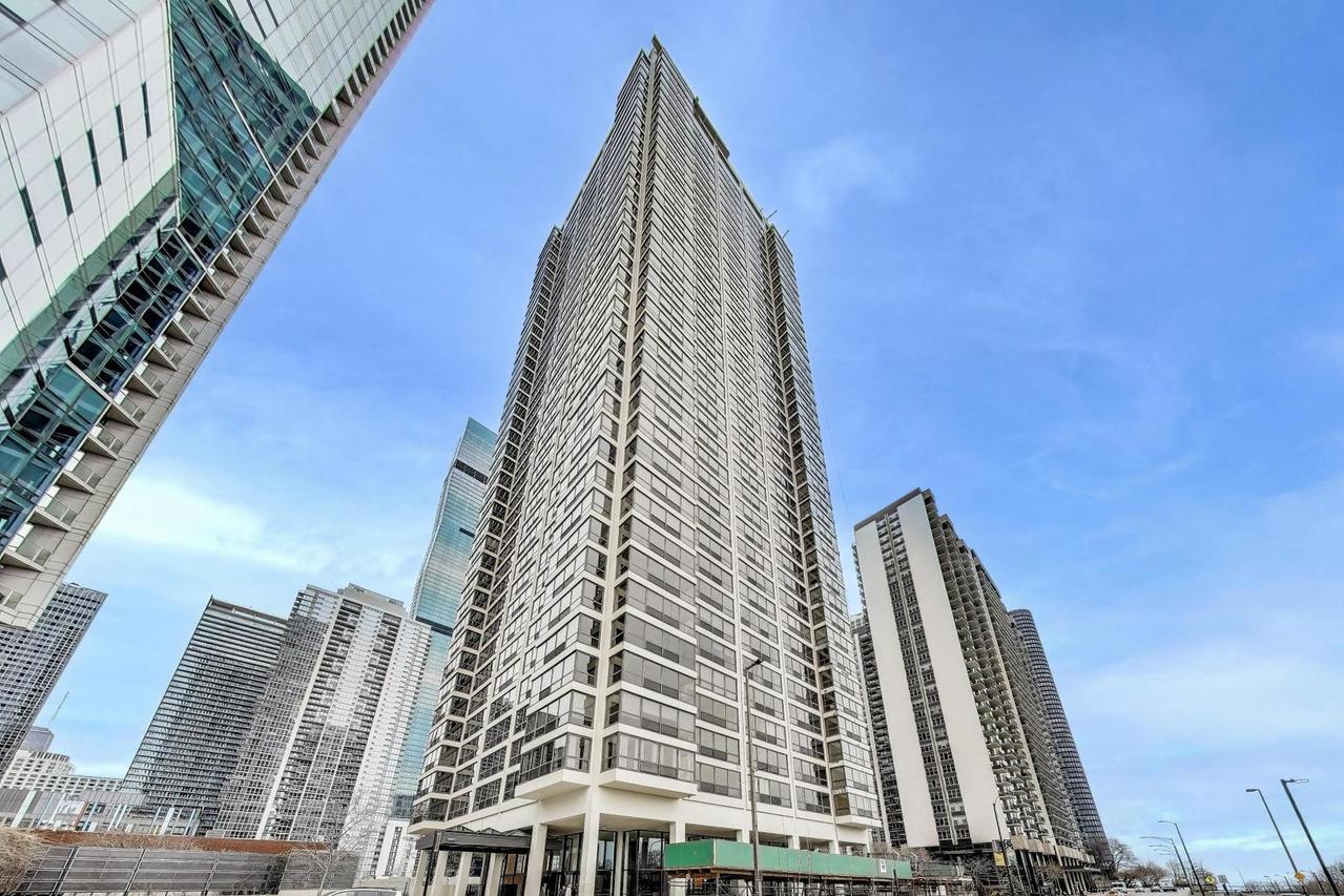 360 E Randolph St. #1007, Chicago, IL 60601