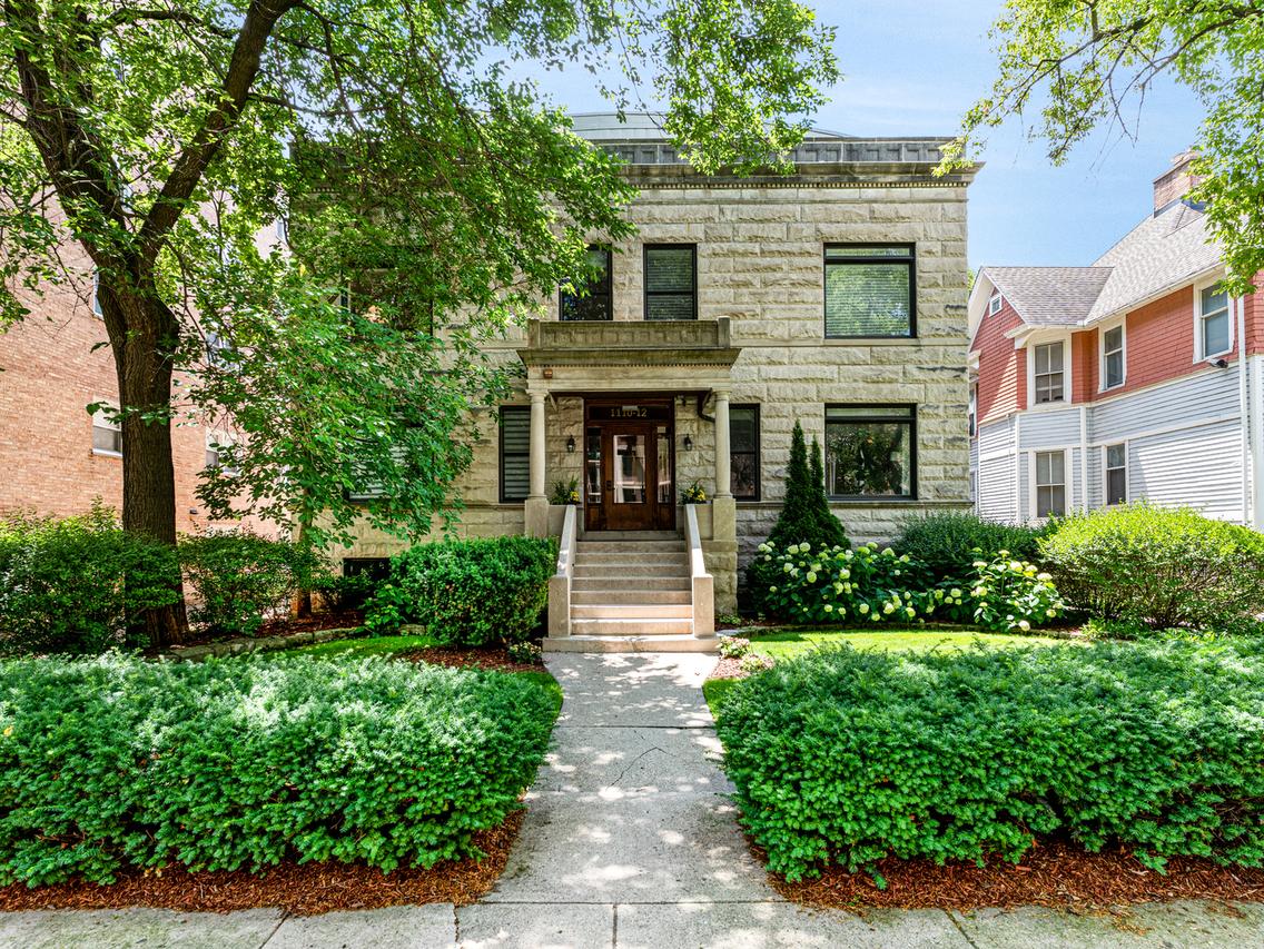1112 Church St. #1W, Evanston, IL 60201