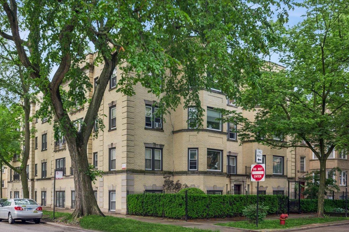 6454 N Damen Ave. #2, Chicago, IL 60645