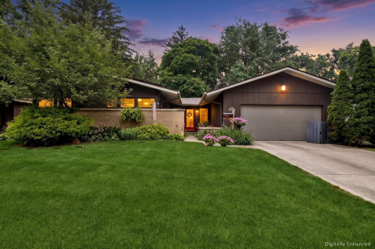 125 N Park Blvd., Glen Ellyn, IL 60137