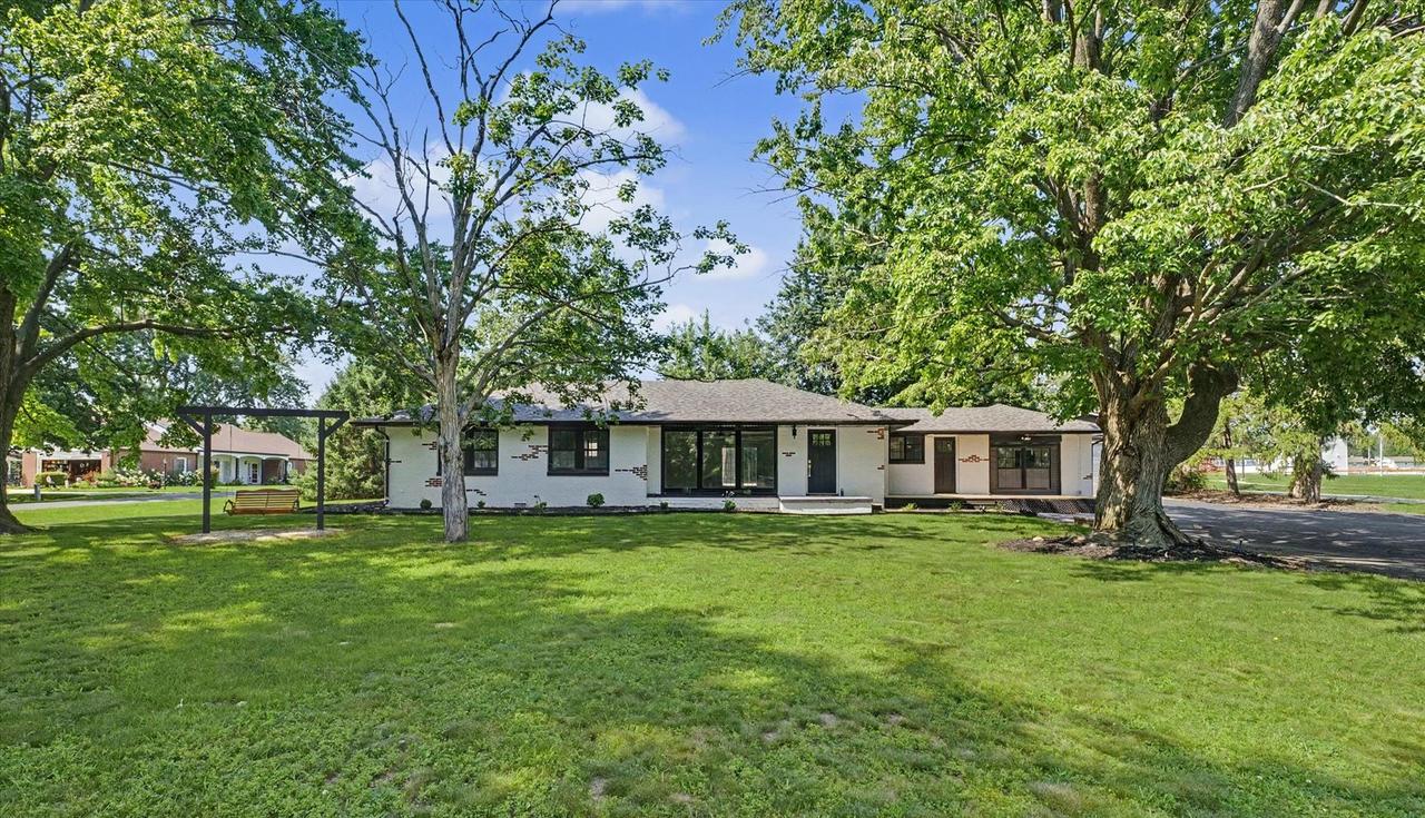 302 W Main St., Mahomet, IL 61853