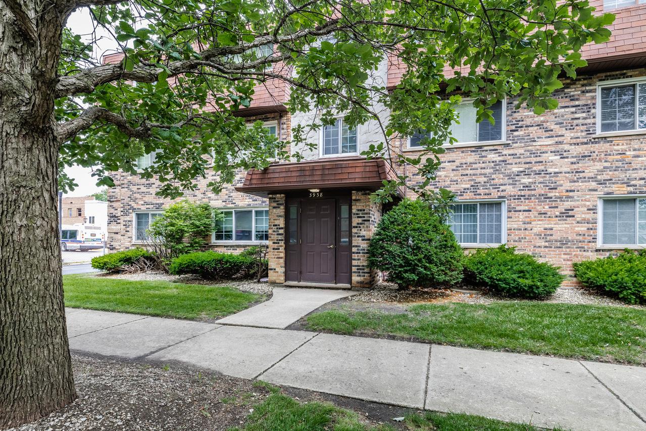 3938 W 104th St. #3C, Chicago, IL 60655