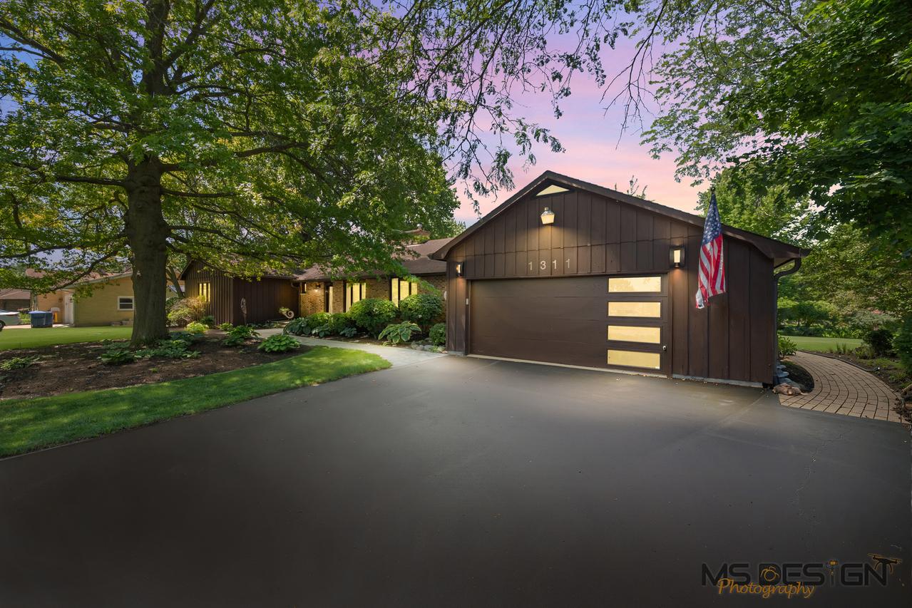 1311 Azalea Ln., Dekalb, IL 60115