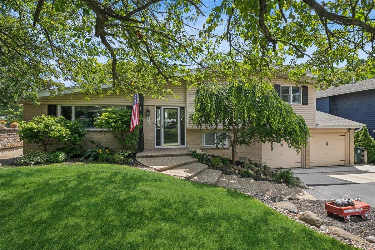 585 Killarney Pass Cir., Mundelein, IL 60060