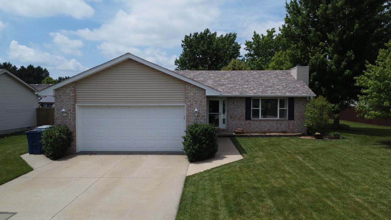 695 Cherokee Dr., Bourbonnais, IL 60914