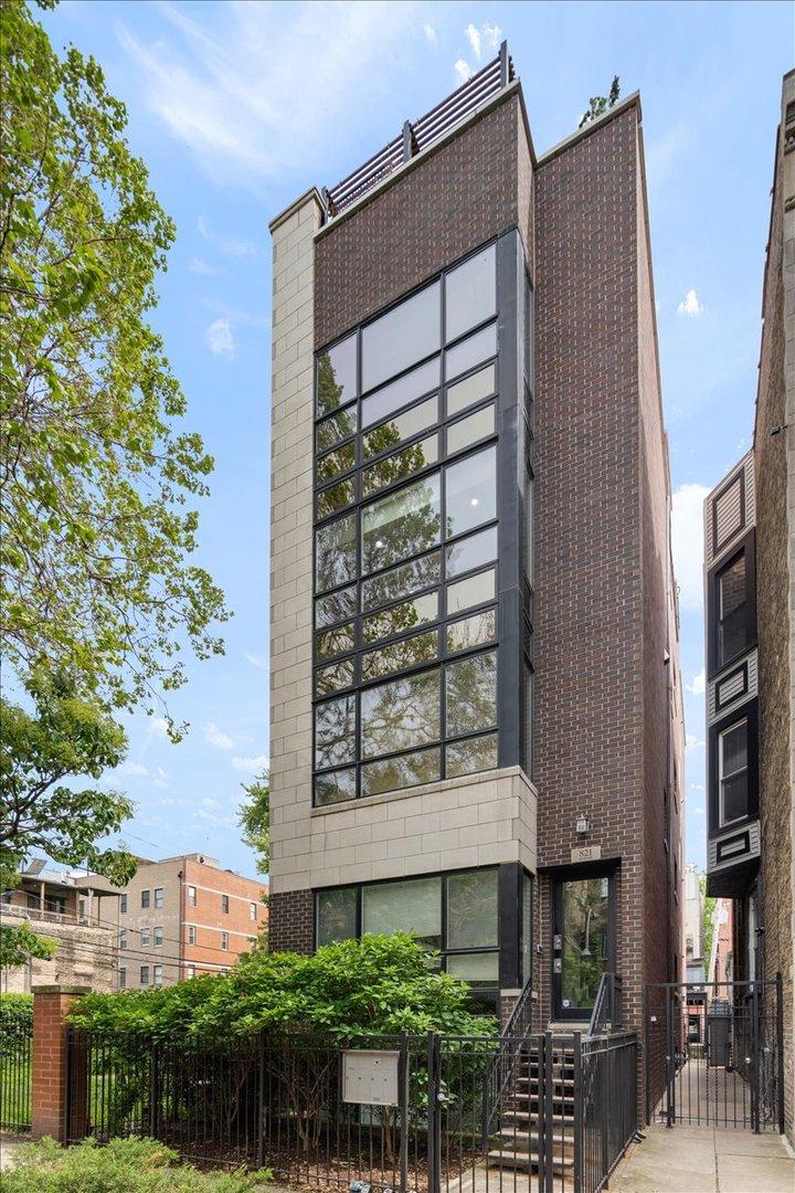821 W Roscoe St. #3, Chicago, IL 60657