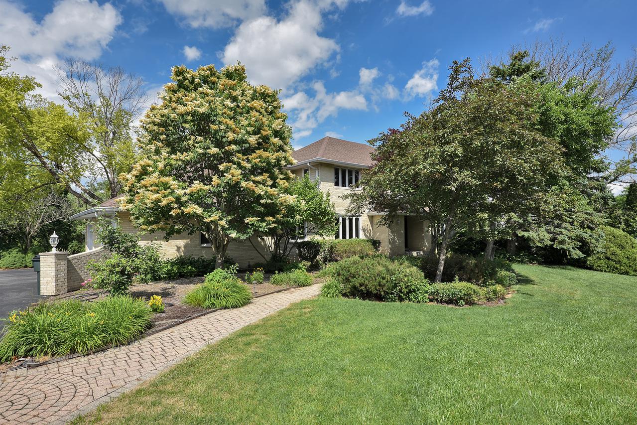190 Betty Dr., Inverness, IL 60010