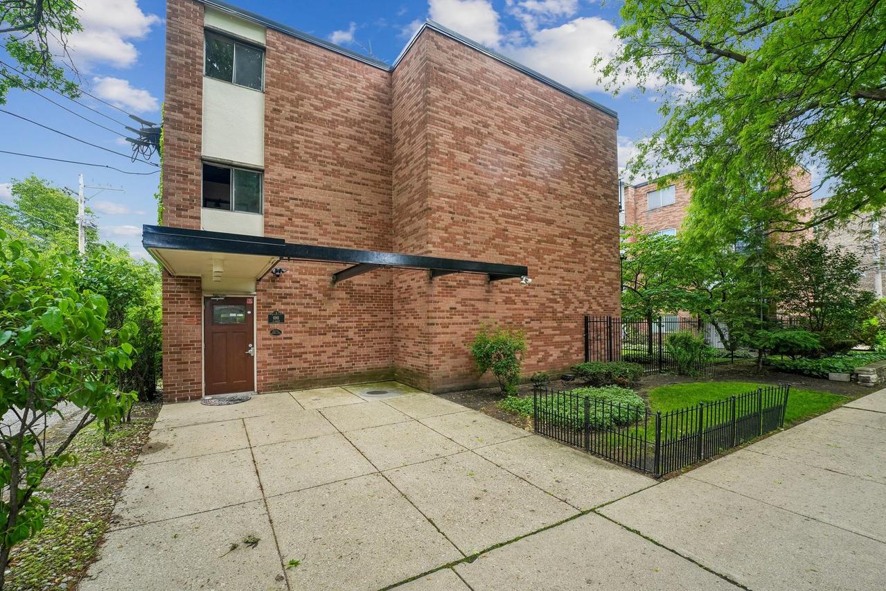 6961 N Oakley Ave. #209B, Chicago, IL 60645