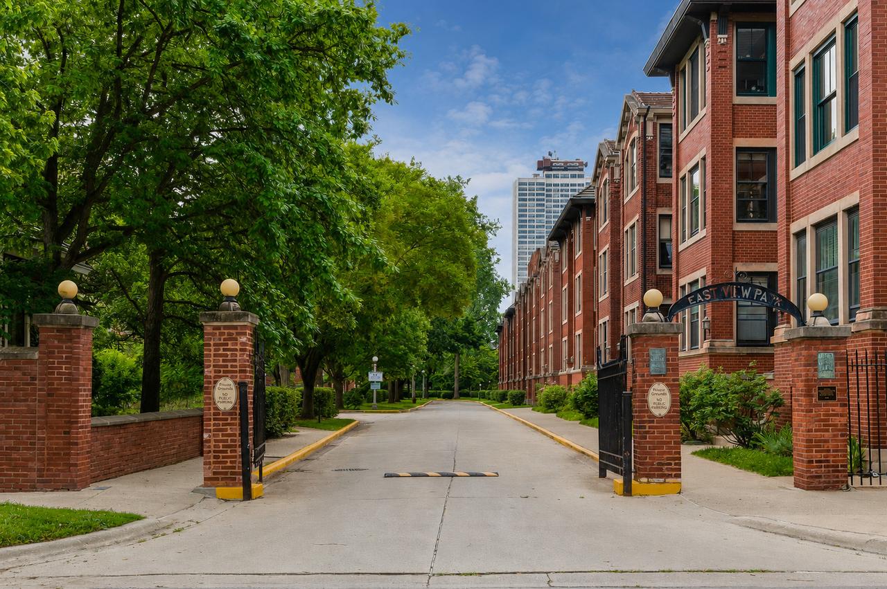 5447 S East View Park St. #2, Chicago, IL 60615