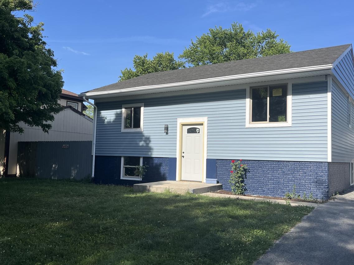 2402 Apache Ave., Sauk Village, IL 60411