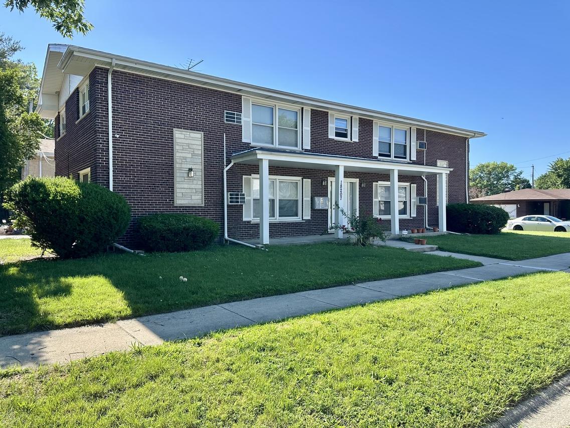 18207 Locust St., Lansing, IL 60438