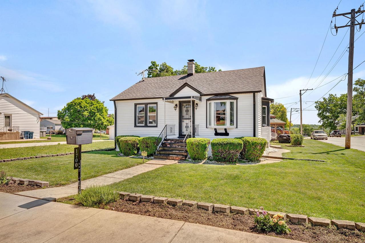 1700 Cora St., Crest Hill, IL 60403