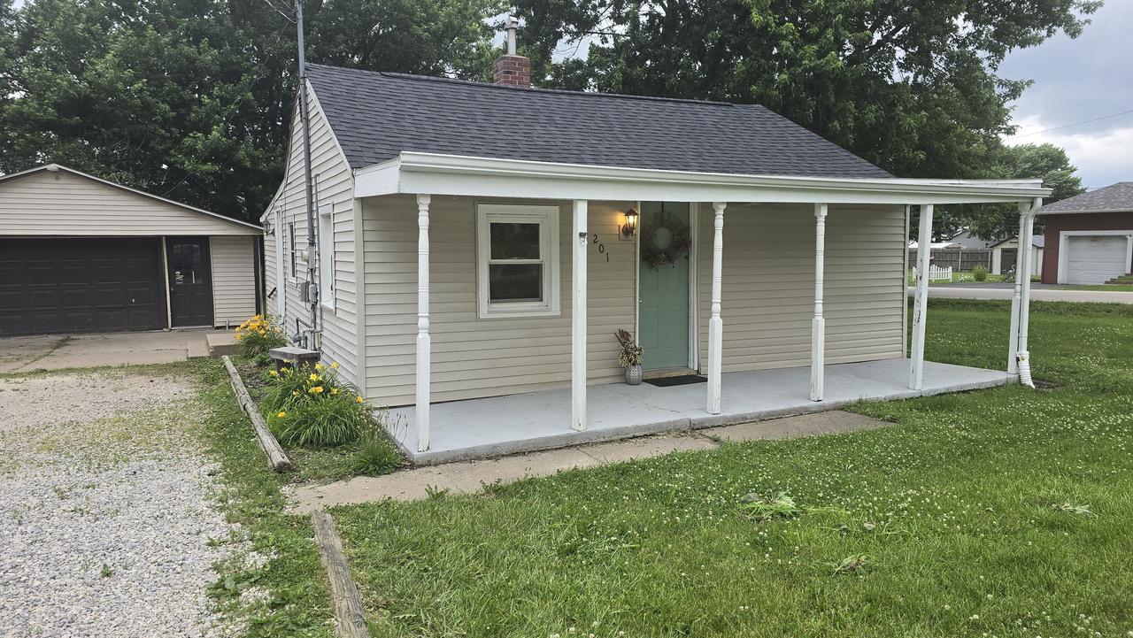 201 4th St., Colona, IL 61241